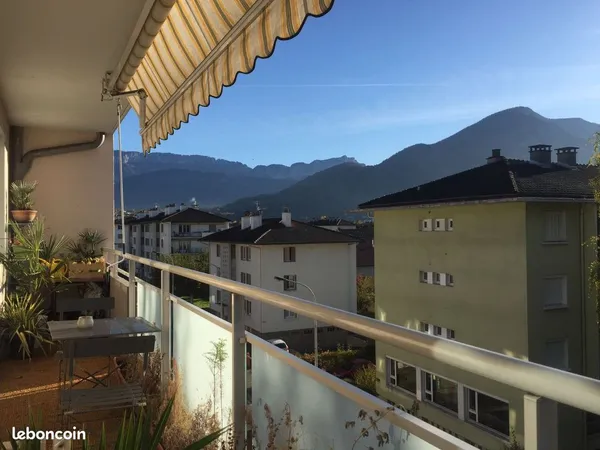 Chambre disponible colocation meublée annecy