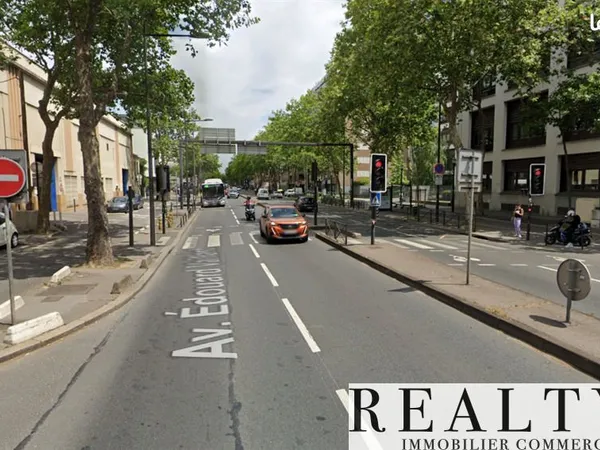 Local commercial 140 m²