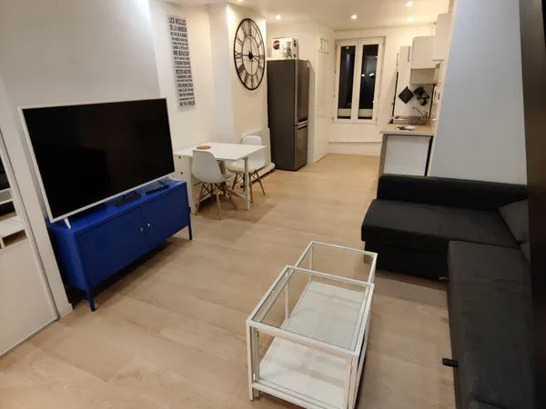 10 mn à pied du Quai Frissard F3 Duplex rénové et meublé