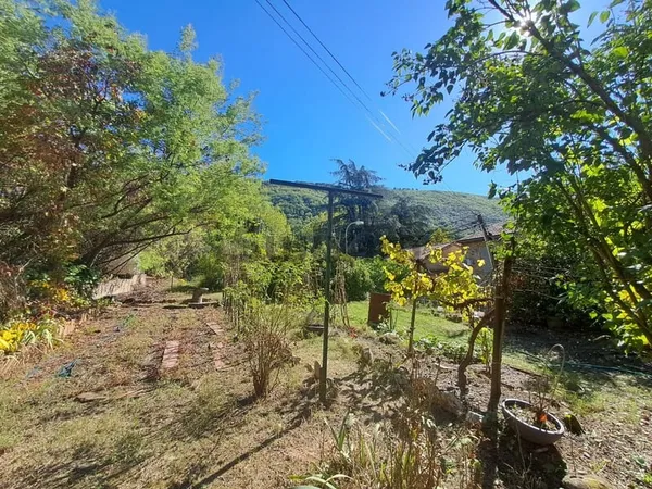 Terrain constructible de 561 m2 avec mazet à réhabiliter -- P