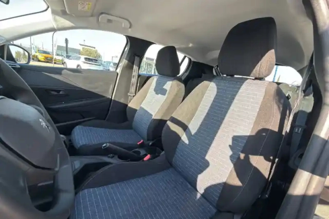 Peugeot 208 puretech 75 s&amp;s bvm5 — photo 9