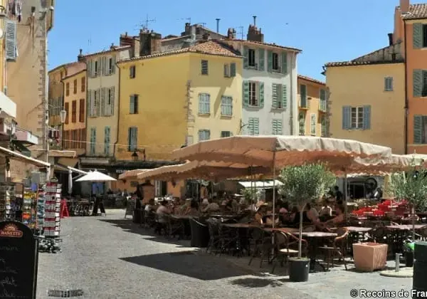 A vendre brasserie avec licence iv de 137 m2 ouvert de mars a octobre idealement sur une belle place
