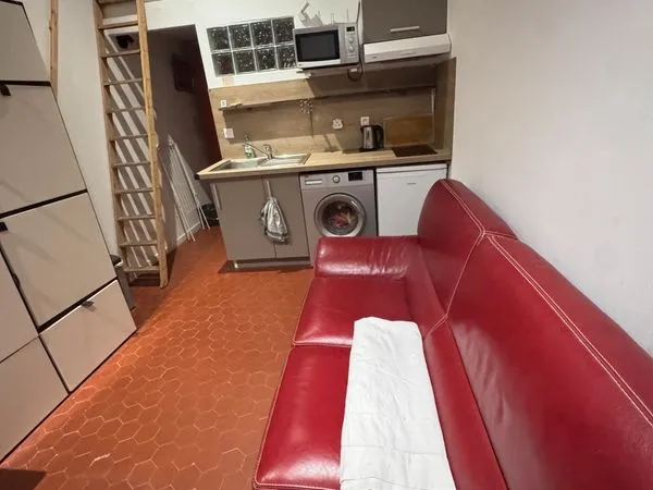 Studio meublé 22 m2 Rdc avec parking (hors juillet/Aout)