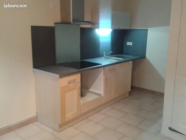 Maison 30.72 m² avec une petite cour