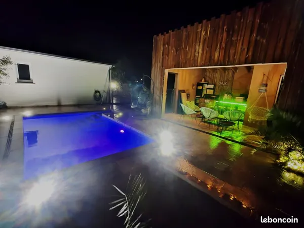 Maison T4 moderne de 93 m2: 3 chambre, 2 salles d'eau, piscine & pool house avec wc extérieur, chauf