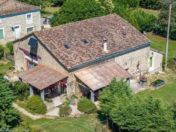 Maison pierres sur 4,5 ha label bio et deux dépendances