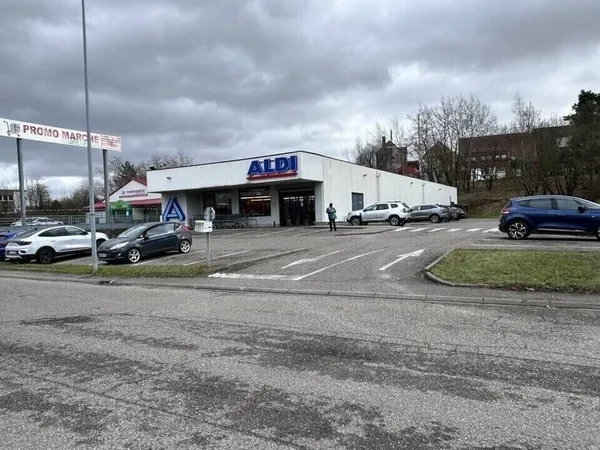 Local commercial 800 m²