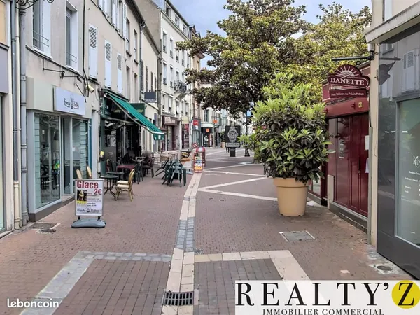 Local commercial 215 m²