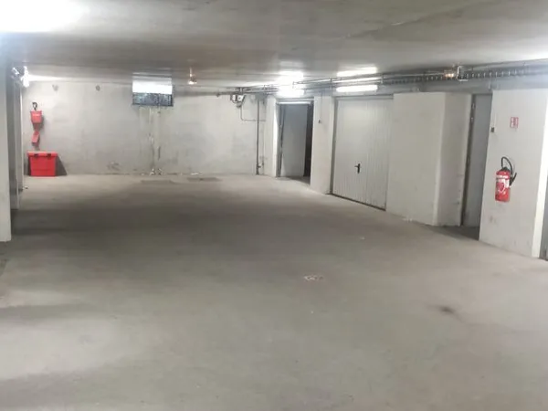 Garage fermé à louer