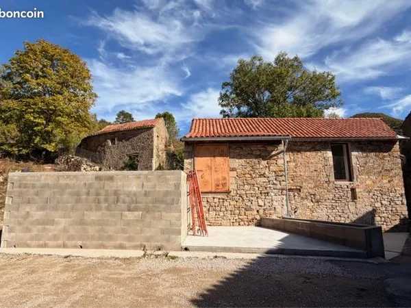 À saisir - Maison en pierre plein de charme - Versols (12400)