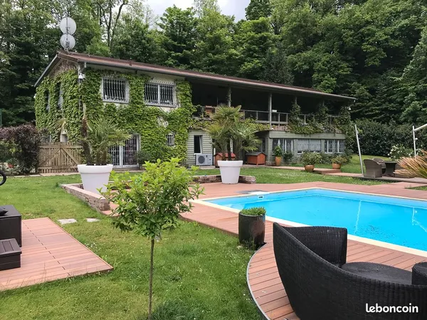 Propriété de caractère 300 m² avec piscine, tennis et parc de 1,2 ha - Bruebach
