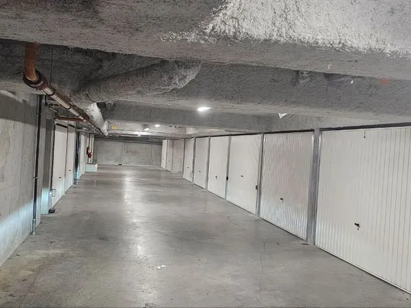 Parking Box fermé 69008 clinique Mermoz