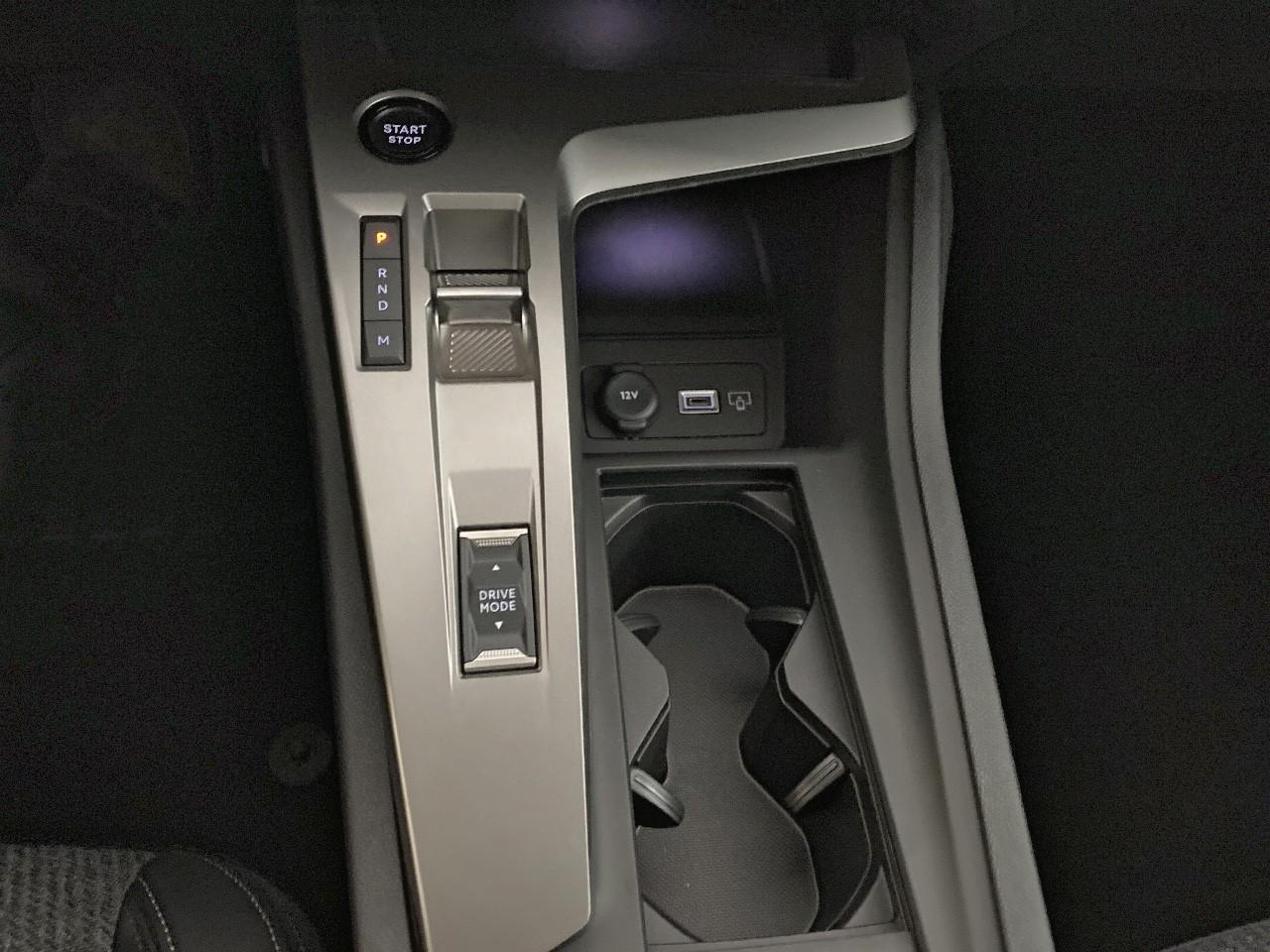 Peugeot 308 hybrid 136 e-dcs6 allure — photo 17