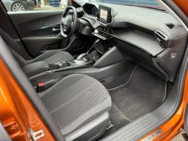 Peugeot 2008 e- 136ch style — photo 10