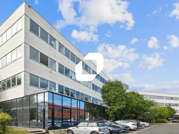 Bureaux 834 m²
