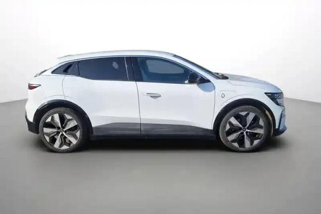Renault Megane e-tech ev40 130ch standard charge — photo 6