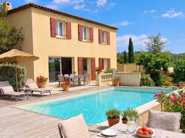 Vends bastide récente avec piscine à débordement - 132 m2 - Provence Verte