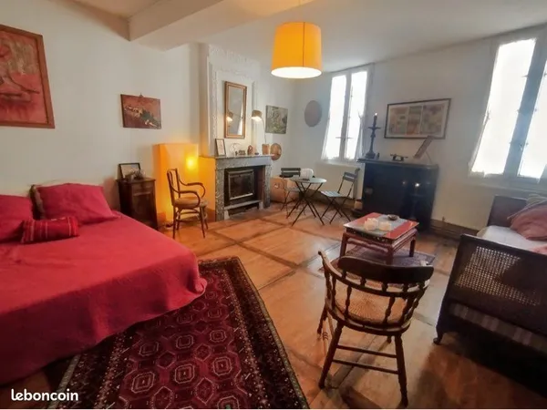 Grande chambre à louer