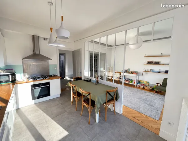 Appartement de charme 83 m² - 2 chambres, balcons et cave - Annecy