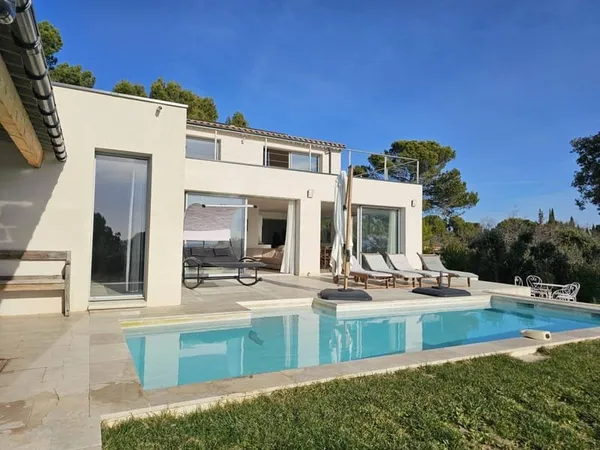 Maison 8 pièces 304 m²