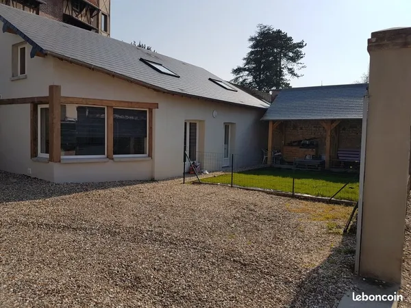 Maison plus jardinet et parking privatif