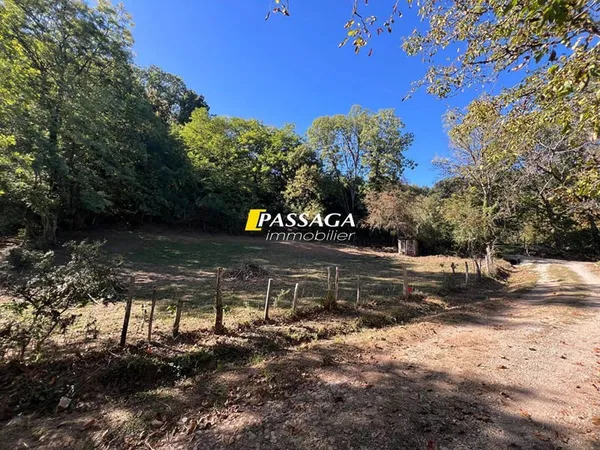 Terrain 840 m²