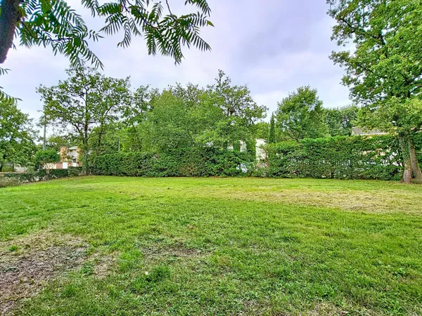 A VENDRE - LA SALVETAT SAINT GILLES - Terrain à bâtir de 644 m² libre de construction