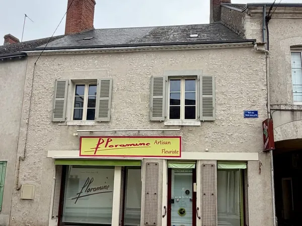 Local commercial 1 pièce 130 m²