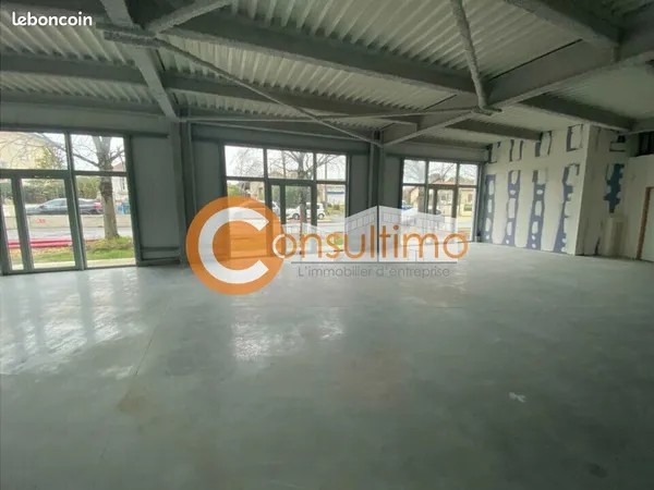 Local commercial 245 m² CARBON BLANC