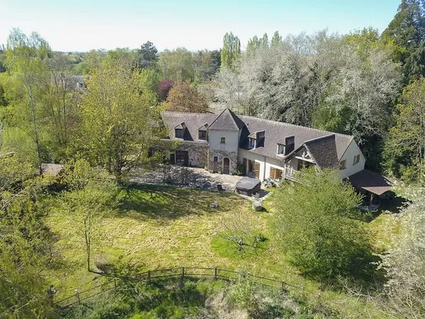 Maison 10 pièces 328 m²