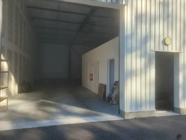 DEPOT - ENTREPOT à louer