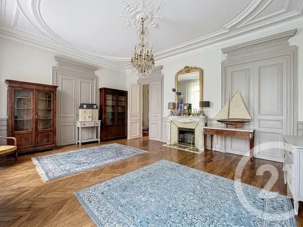 Maison 8 pièces 220 m²