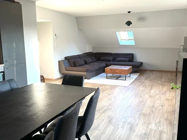 Appartement T3 entièrement rénové - 80 m² au sol - Dernier étage - Proche centre Pontarlier