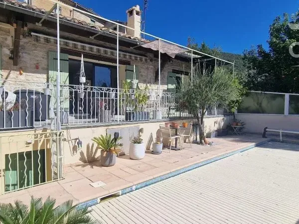 MAISON DE VILLAGE AVEC PISCINE
