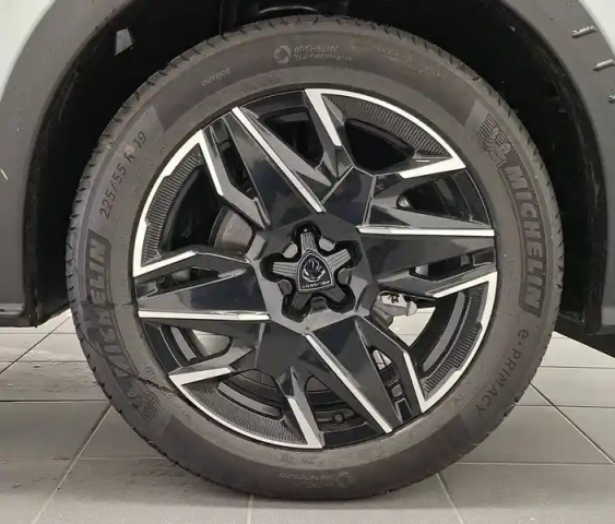 Peugeot 3008 hybrid 145 e-dcs6 — photo 56