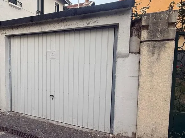 Garage fermé 12 m² - Valence Monplaisir / IND - 105 /mois