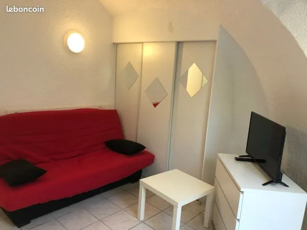 Appartement maisonnette, meublé avec terrasse, jardin et parking privatif