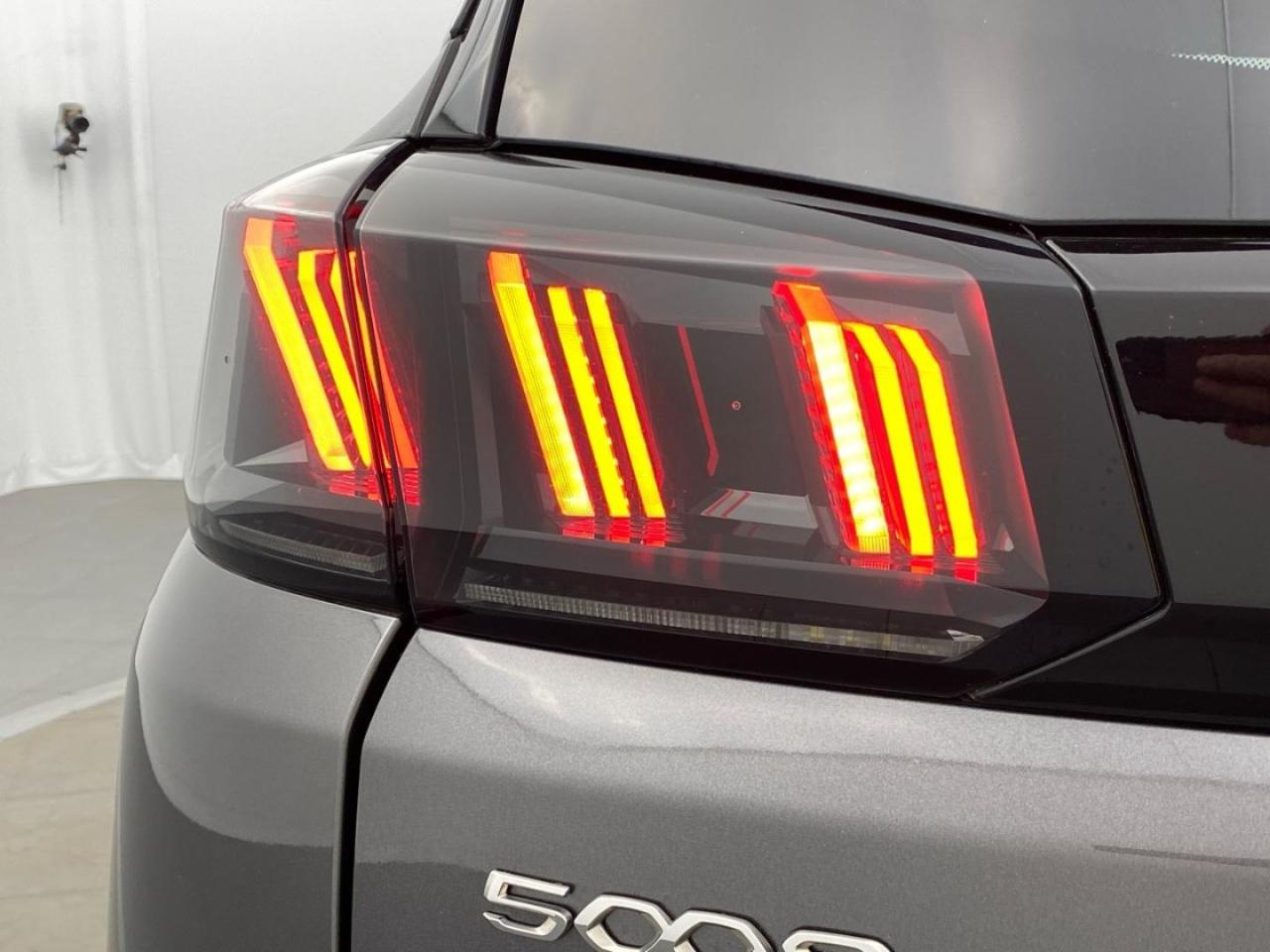 Peugeot 5008 1.2 puretech 130 gt + toit ouvrant / vision 360 / — photo 19