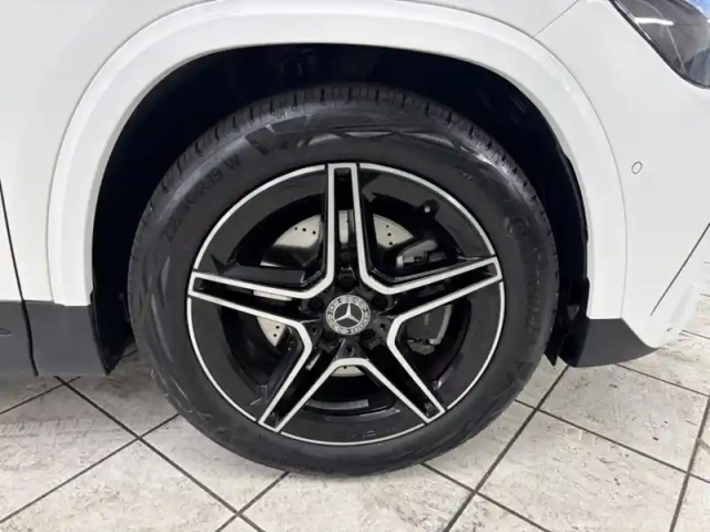 Mercedes Gla 180 d amg line — photo 29