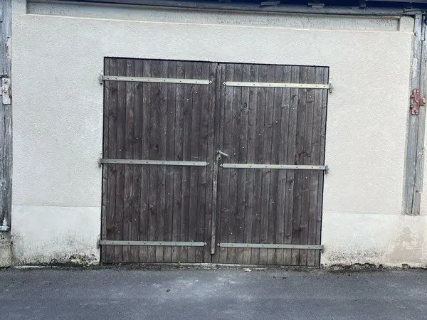 Garage grange à la location