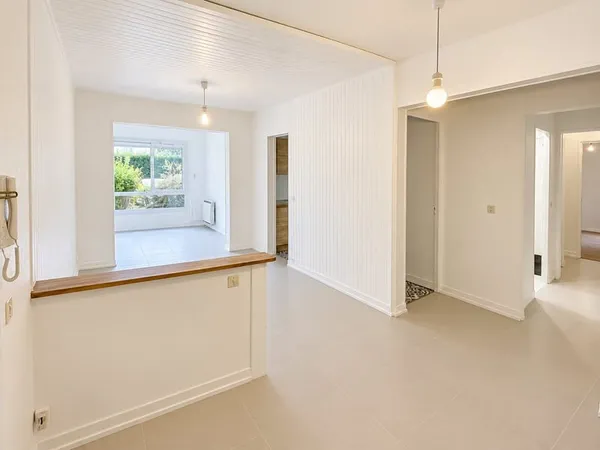 A LOUER LE MANS SUD APPARTEMENT 3 CHAMBRES AVEC CAVE ET PARK