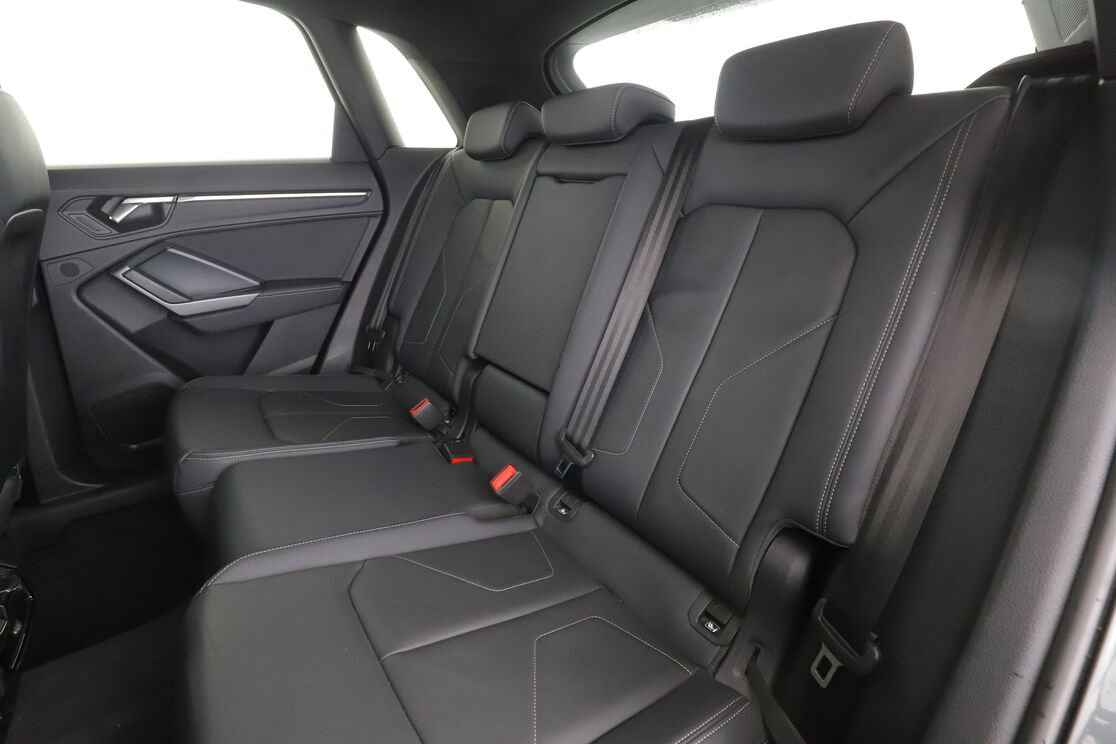Audi Q3 35 TDI S Line S Tronic 7 — photo 15