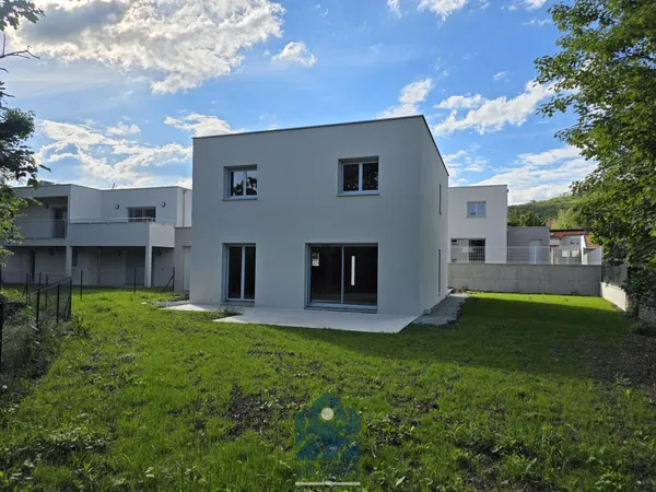 Maison neuve 6 pièces avec terrasse, garage et jardin