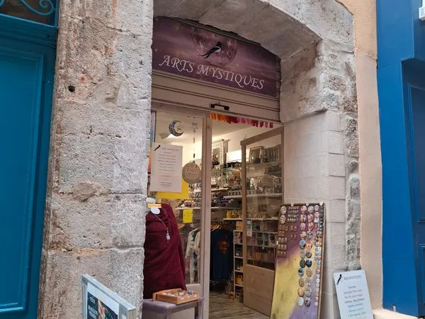 Fonds de commerce - Boutique Ésotérique & Bien‑Être - Hyères Centre Ville 30000 euros avec stock