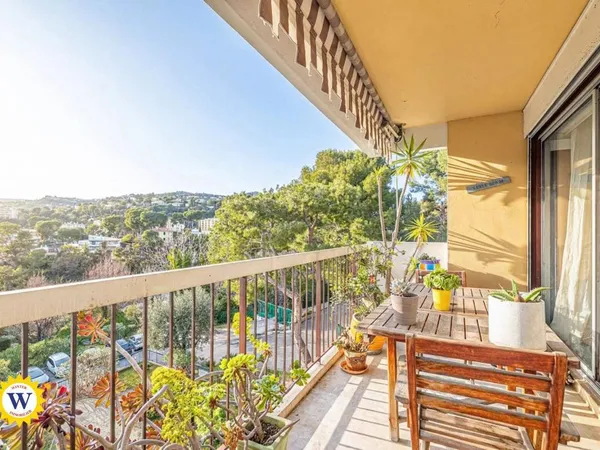 CIMIEZ 2 PIECES TERRASSE - RESIDENCE AVEC PISCINE - PARKING ET CAVE