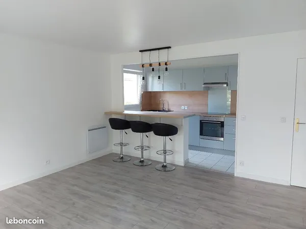 Appartement F2 meublé 49m2 + terrasse de 8m2 dans résidence arborée proche gare