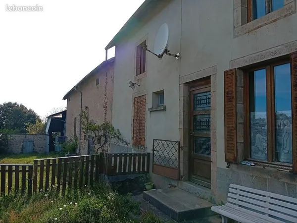 Maison d'habitation et dépendances avec 1400m2 à 14 HA de terrain