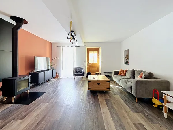 Vente maison de plain-pied 3 chambres, avec garage, sur un terrain de 379m² à Vern d'Anjou