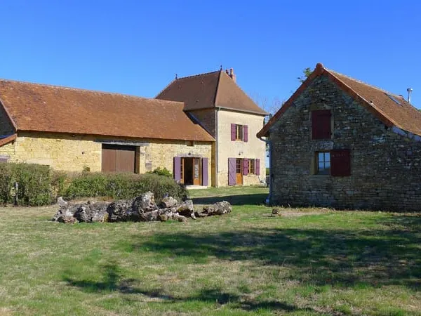 Ancien corps de ferme en pierre, charme et authenticité.