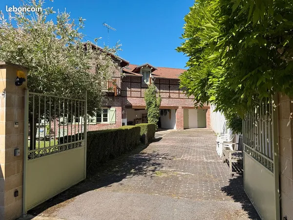 Maison 7 pièces 210 m²